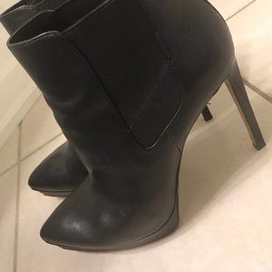 MICHEAL MICHAEL KORS Black Leather Ankle Boots
